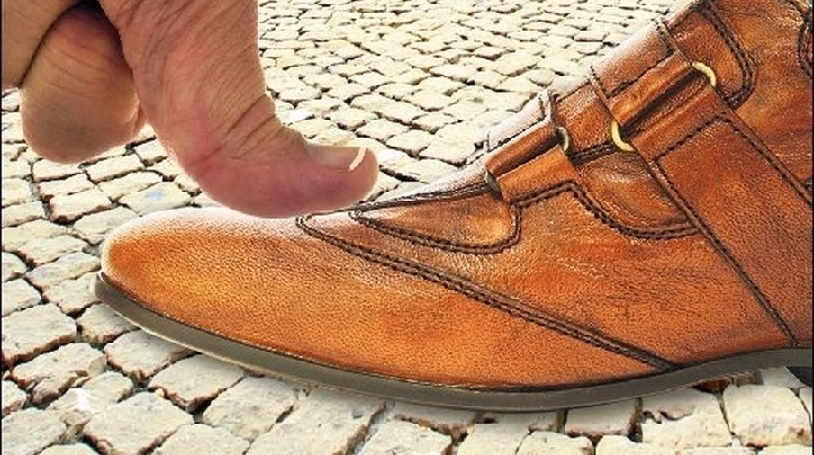 Schuh drückt
